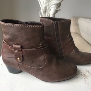 Women’s brown booties size 8 “Luftpolster”